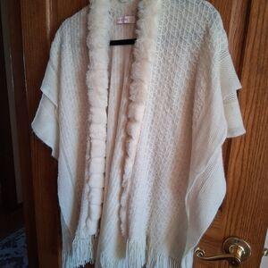 Vintage-Inspired Ivory Knit Poncho with Faux Fur Trim